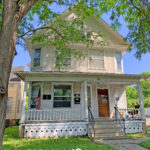 2 Bedroom ---- 517 S Broad St. #1, Mankato ---- Available April 1st!